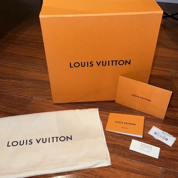 Louis Vuitton Wave Purse💙 - Picture 12 of 12